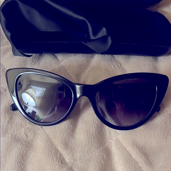 Banana Republic Accessories - Banana Republic Black Cat Eye Sunglasses Sleek Design